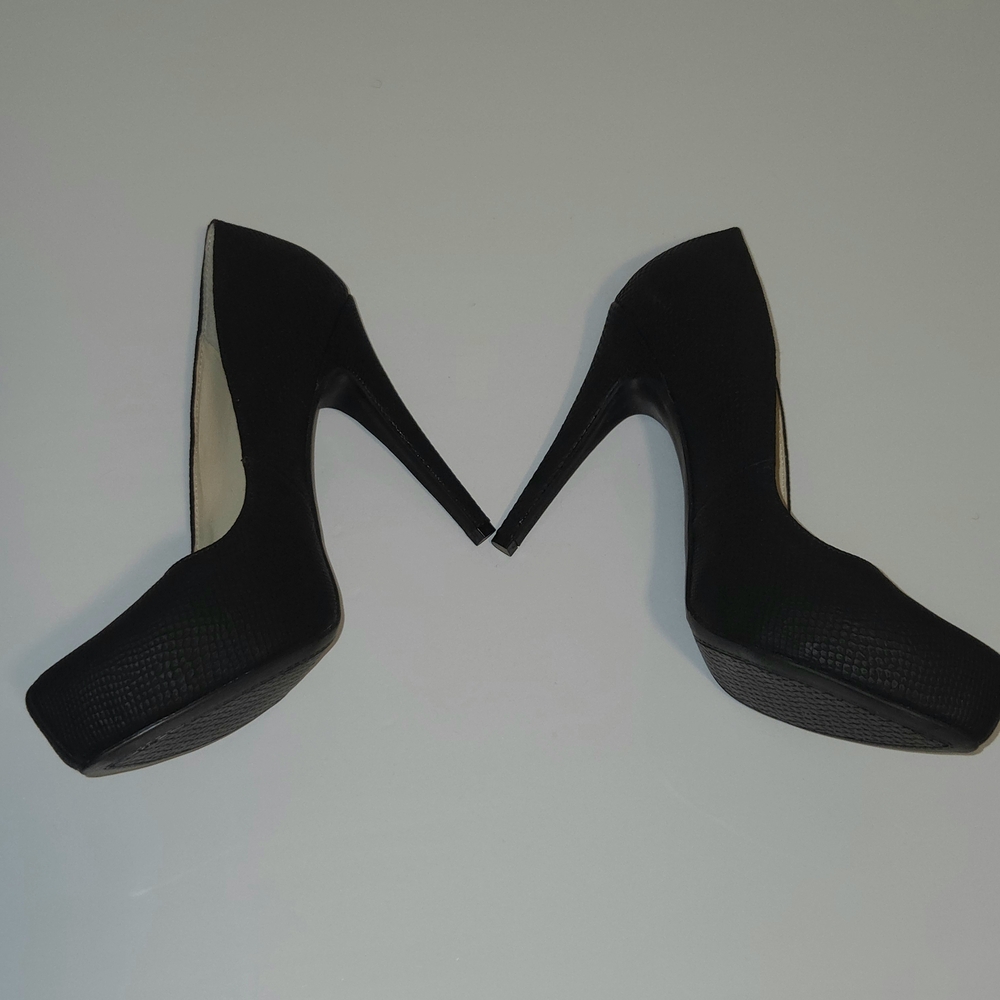 Jessica Simpson Classic Black Heels - Picture 4 of 6